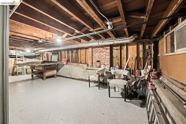 5340 Walnut St, Oakland, CA 94619