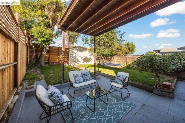 5340 Walnut St, Oakland, CA 94619