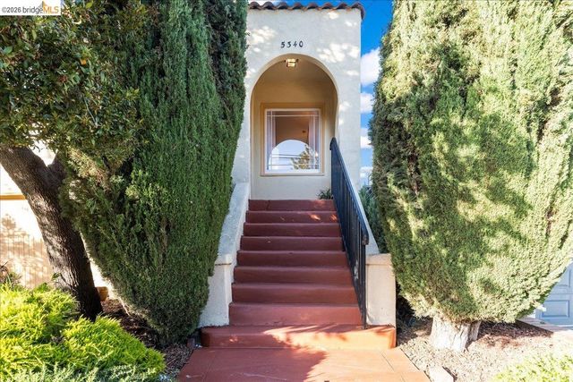 5340 Walnut St, Oakland, CA 94619