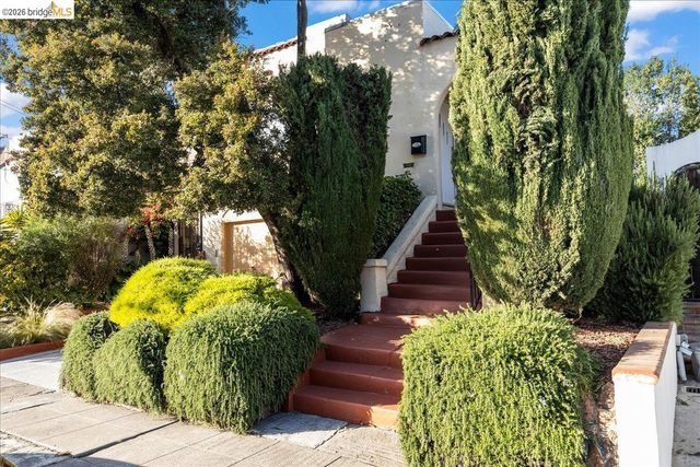 5340 Walnut St, Oakland, CA 94619