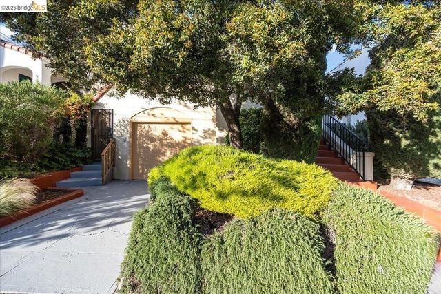 5340 Walnut St, Oakland, CA 94619
