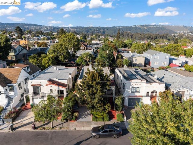 5340 Walnut St, Oakland, CA 94619