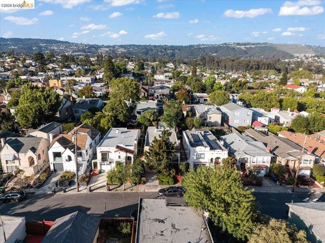 5340 Walnut St, Oakland, CA 94619