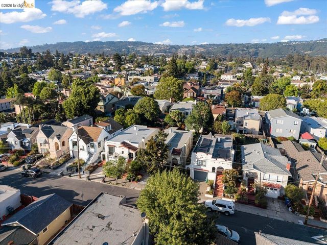 5340 Walnut St, Oakland, CA 94619
