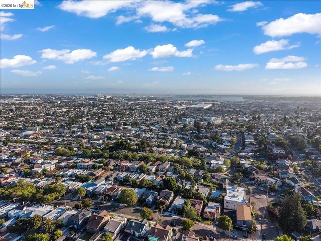 5340 Walnut St, Oakland, CA 94619