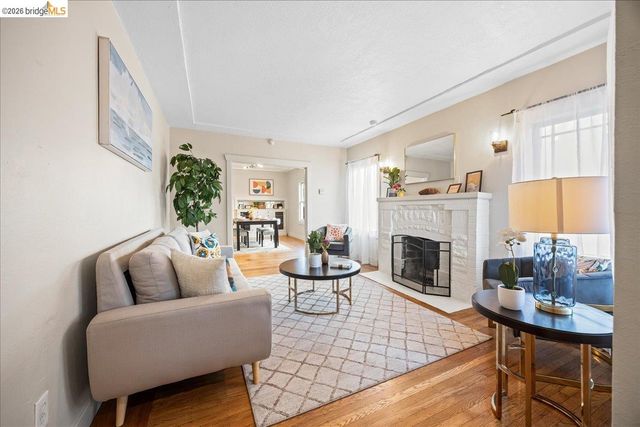 5340 Walnut St, Oakland, CA 94619