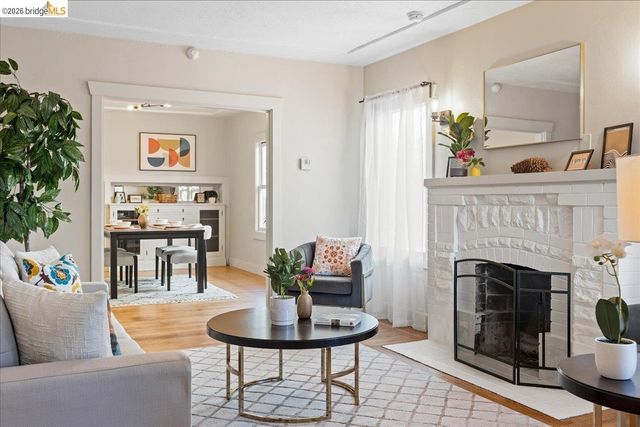5340 Walnut St, Oakland, CA 94619