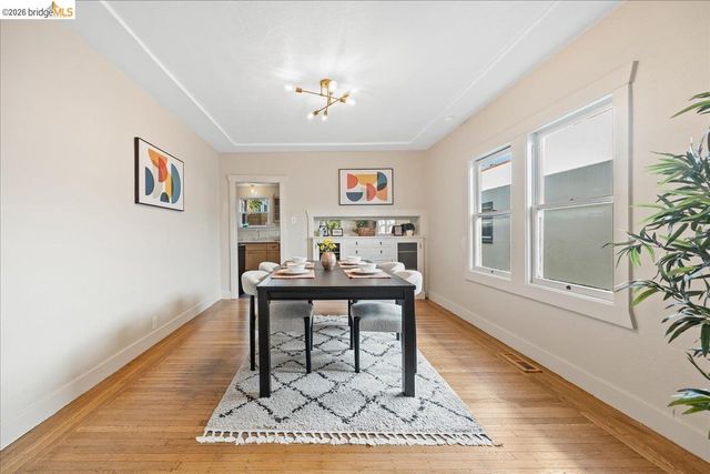 5340 Walnut St, Oakland, CA 94619