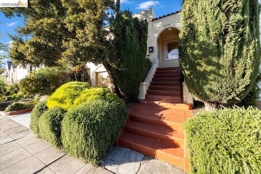 5340 Walnut St, Oakland, CA 94619