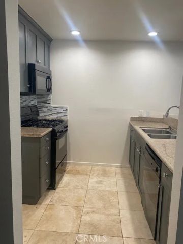 20253 Keswick 211, Winnetka, CA 91306