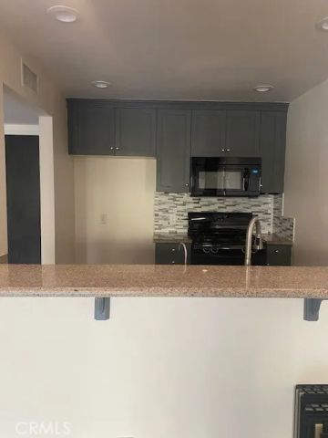 20253 Keswick 211, Winnetka, CA 91306