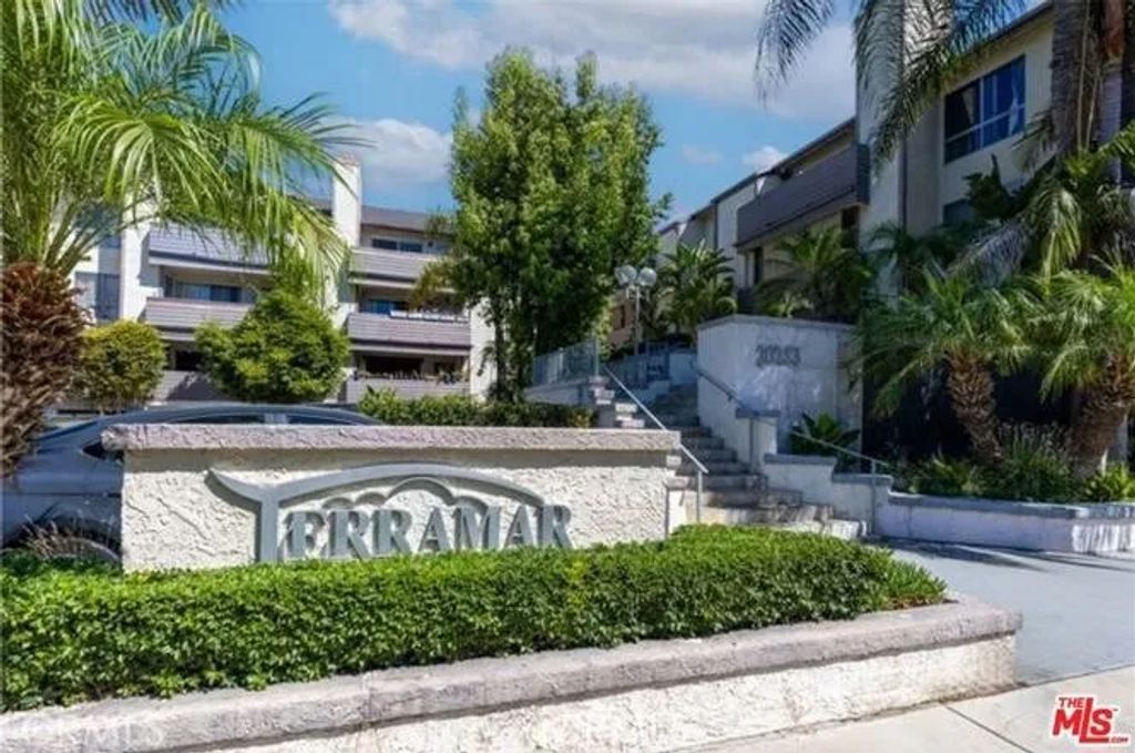 20253 Keswick 211, Winnetka, CA 91306