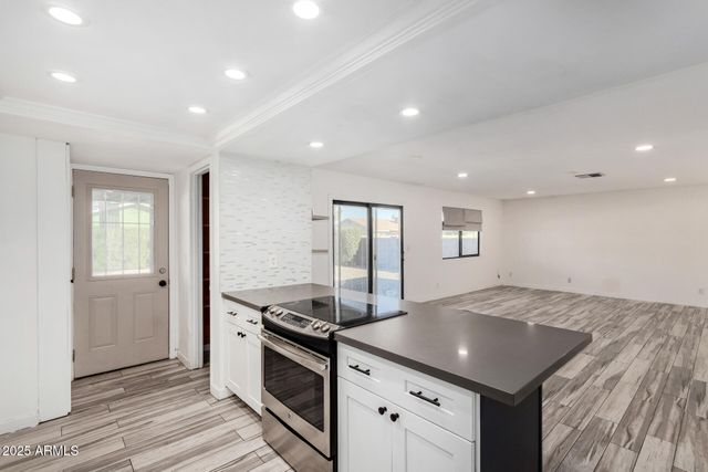 682 W GAIL Drive, Chandler, AZ 85225