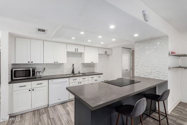 682 W GAIL Drive, Chandler, AZ 85225