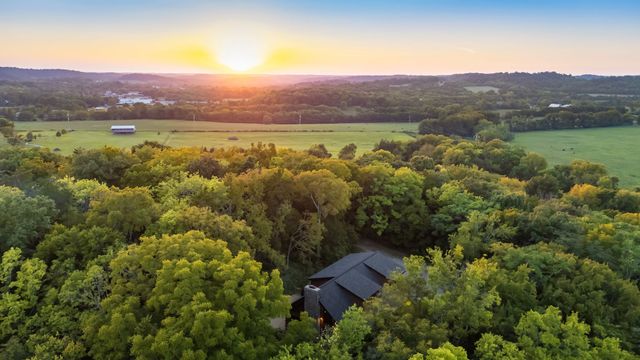 2676 Thompson Station Rd, E, Thompsons Station, TN 37179