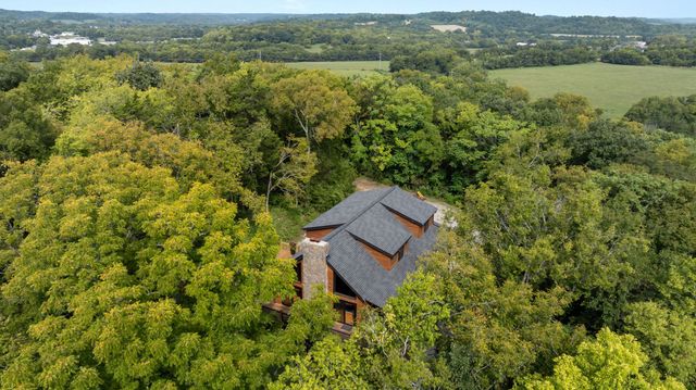 2676 Thompson Station Rd, E, Thompsons Station, TN 37179