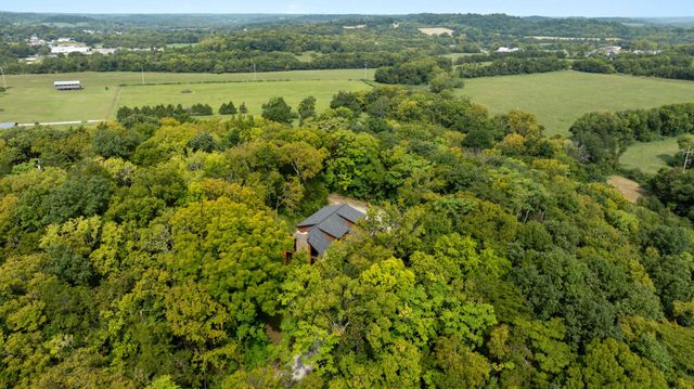 2676 Thompson Station Rd, E, Thompsons Station, TN 37179
