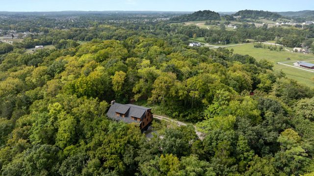 2676 Thompson Station Rd, E, Thompsons Station, TN 37179