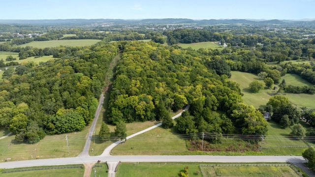 2676 Thompson Station Rd, E, Thompsons Station, TN 37179