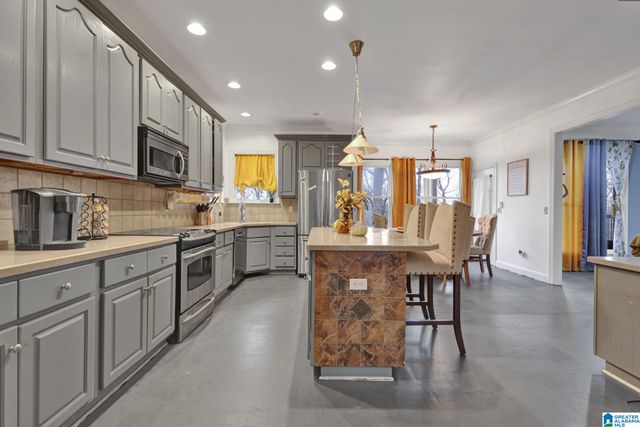 5772 CARRINGTON LAKE PARKWAY, Trussville, AL 35173