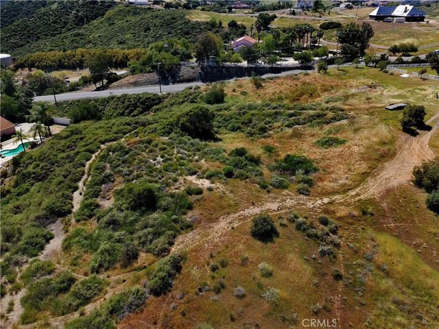 28 Golden Arrow Court, Murrieta, CA 92562