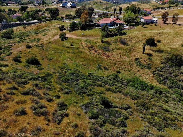 28 Golden Arrow Court, Murrieta, CA 92562