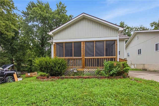 2537 Elmwood Avenue, Kansas City, MO 64127