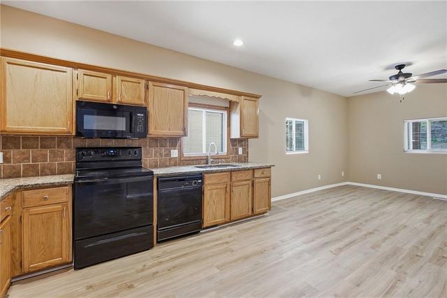 2537 Elmwood Avenue, Kansas City, MO 64127