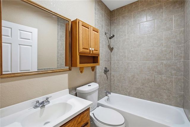2537 Elmwood Avenue, Kansas City, MO 64127