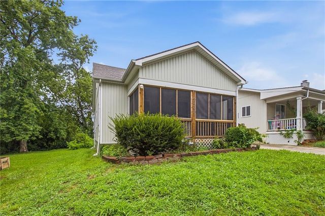 2537 Elmwood Avenue, Kansas City, MO 64127