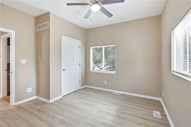 2537 Elmwood Avenue, Kansas City, MO 64127