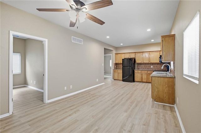 2537 Elmwood Avenue, Kansas City, MO 64127