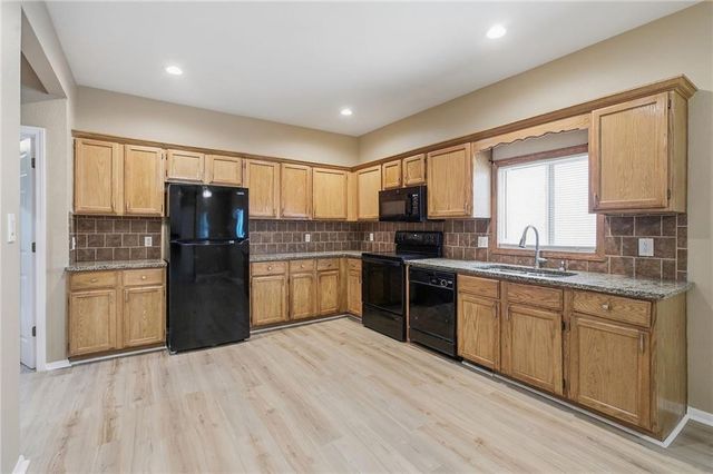 2537 Elmwood Avenue, Kansas City, MO 64127
