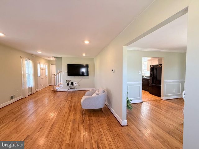 8906 WEIR ST, Manassas, VA 20110