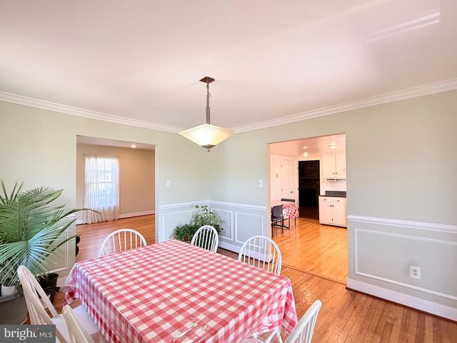 8906 WEIR ST, Manassas, VA 20110