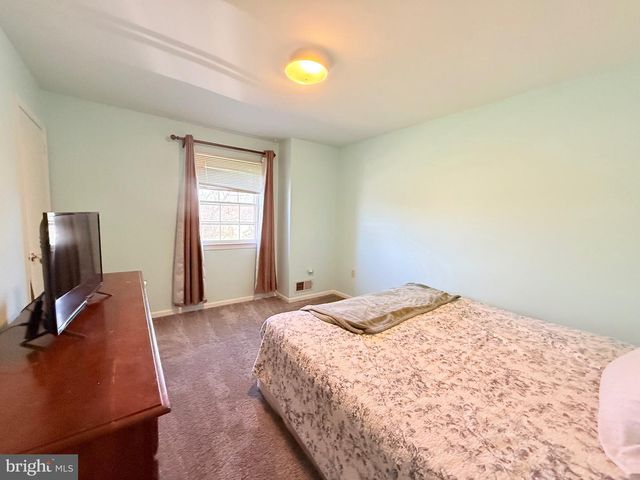 8906 WEIR ST, Manassas, VA 20110