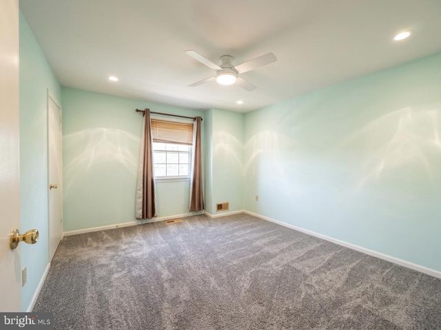 8906 WEIR ST, Manassas, VA 20110