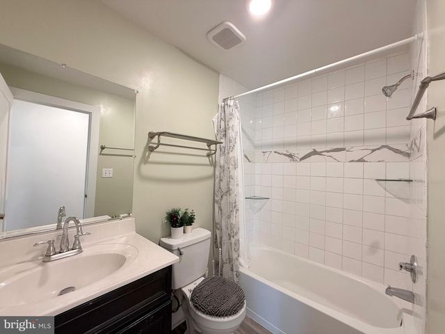 8906 WEIR ST, Manassas, VA 20110