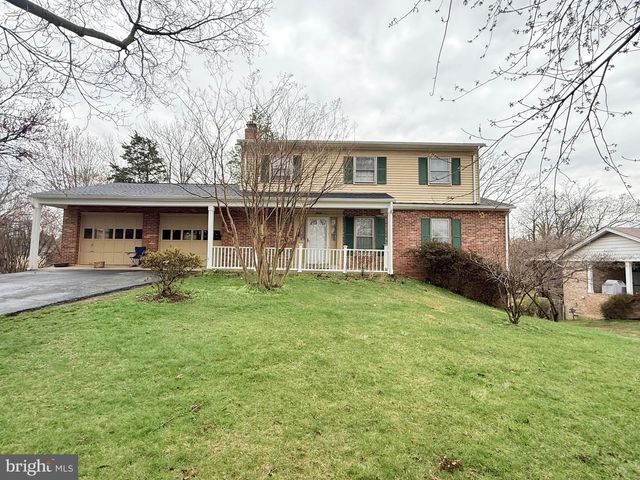 8906 WEIR ST, Manassas, VA 20110