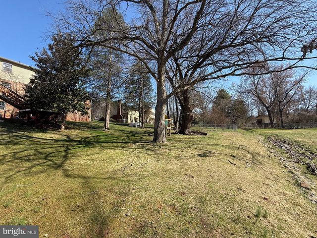 8906 WEIR ST, Manassas, VA 20110