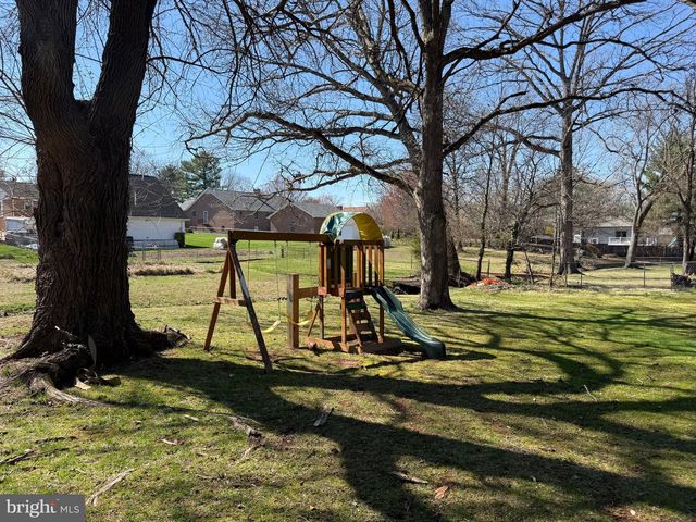 8906 WEIR ST, Manassas, VA 20110