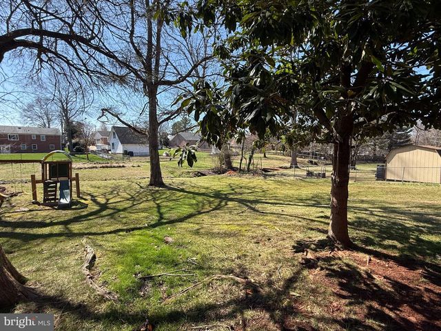 8906 WEIR ST, Manassas, VA 20110