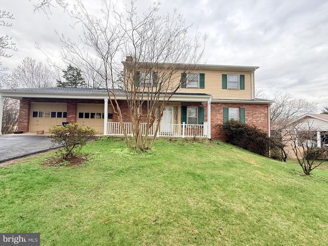 8906 WEIR ST, Manassas, VA 20110