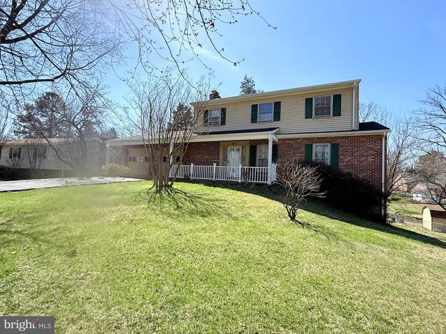 8906 WEIR ST, Manassas, VA 20110