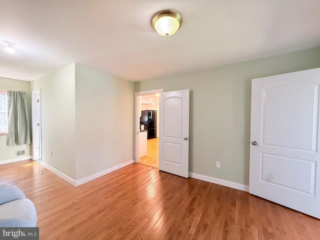 8906 WEIR ST, Manassas, VA 20110