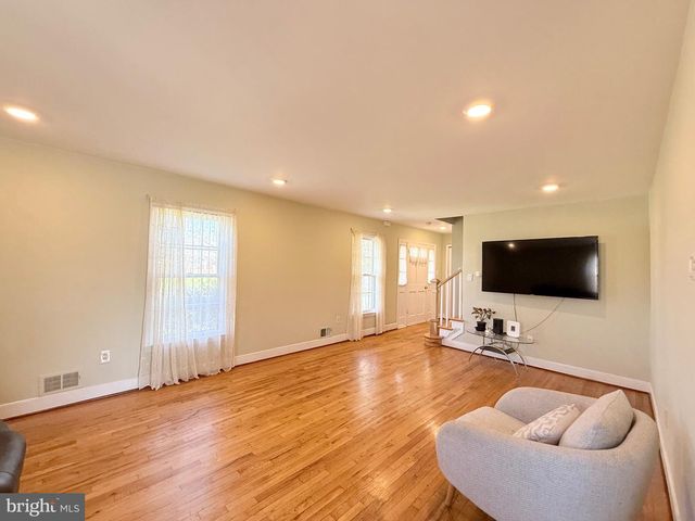 8906 WEIR ST, Manassas, VA 20110