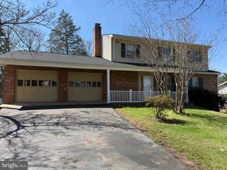 8906 WEIR ST, Manassas, VA 20110