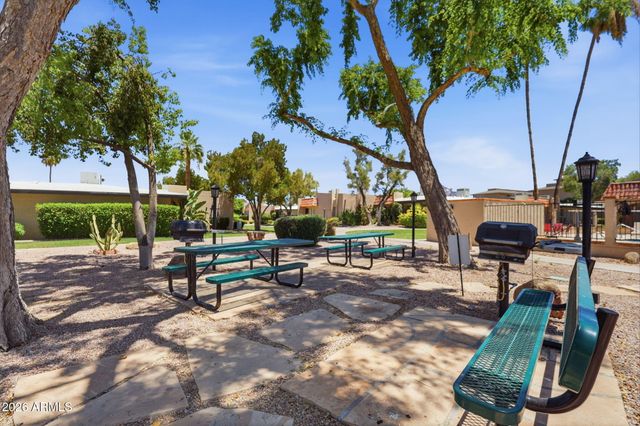 1320 E BETHANY HOME Road 52, Phoenix, AZ 85014