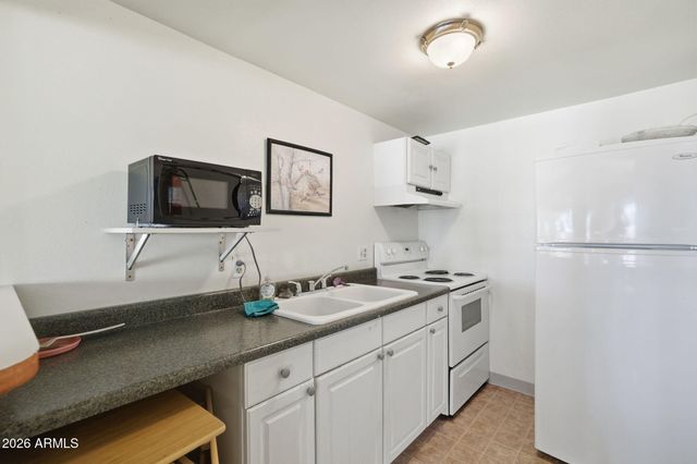 1320 E BETHANY HOME Road 52, Phoenix, AZ 85014