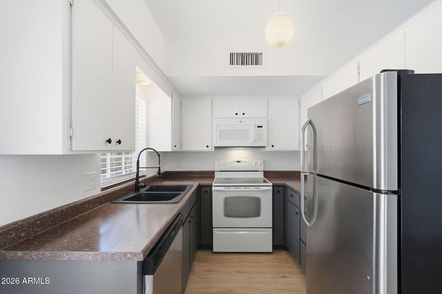 1320 E BETHANY HOME Road 52, Phoenix, AZ 85014